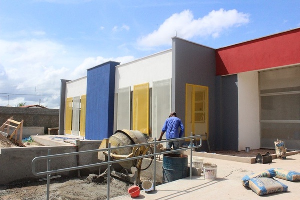 Entre elas estão reformas em escolas, construção de novas unidades e obras em quadras poliesportivas