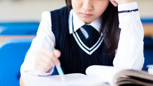 As taxas de suicídio gerais no Japão caíram, mas especificamente entre crianças e adolescentes aumentaram