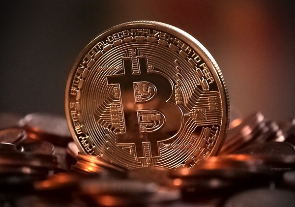 Bitcoin cai mais 10% e atinge o menor valor desde 2017