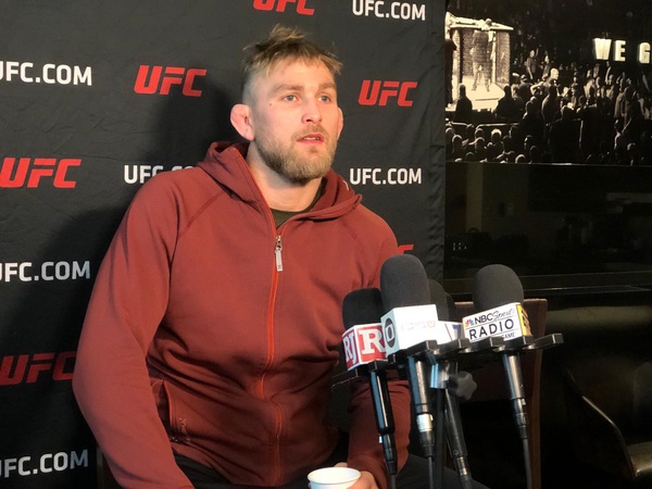 Alexander Gustafsson conversou com a imprensa nesta quinta-feira