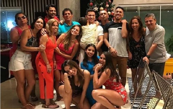 Anitta se declara para a família em texto emocionante.