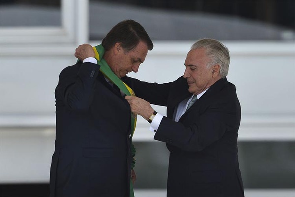 Bolsonaro, após receber a faixa presidencial, reafirma o combate a corrupção e de vantagens
