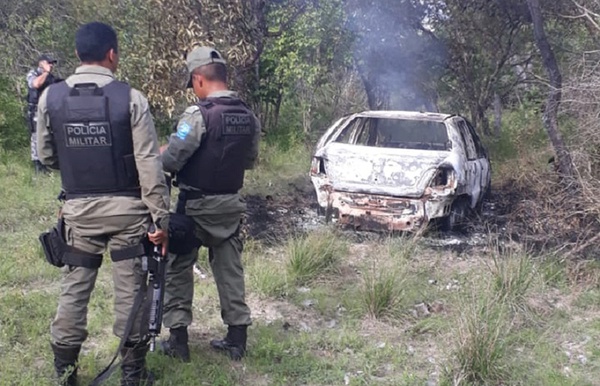 Corpo carbonizado é encontrado em porta-malas de carro no Piauí