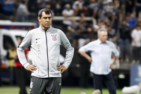 Carille não terá Fagner e Bruno Méndez para clássico contra o Santos