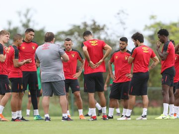 Jogadores do Sport em treino