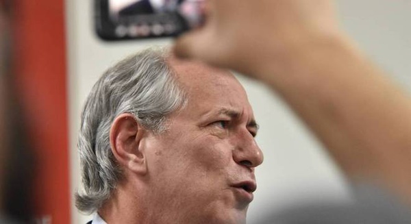 Ciro Gomes falou com jornalistas na tarde dessa segunda-feira (11), antes de fazer uma palestra em na universidade FMU, na capital paulista