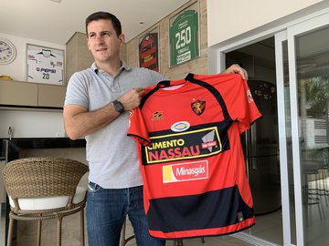 Fumagalli com a camisa do acesso de 2006