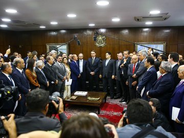 PECs preveem liberação de R$ 400 bi para estados e municípios