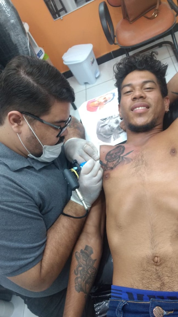 Tatuador Diego Farias e Joselito Júnior são amigos há muitos anos