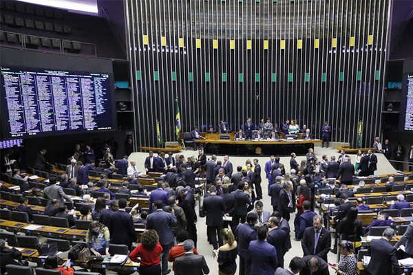Estados e municípios já são obrigados a elevar alíquota previdenciária a 14%