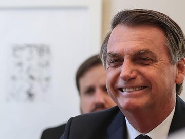 Governo Bolsonaro promete R$ 1,2 bi a parlamentares para destravar votações no Congresso