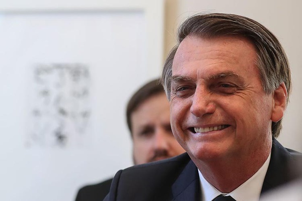 Governo Bolsonaro promete R$ 1,2 bi a parlamentares para destravar votações no Congresso