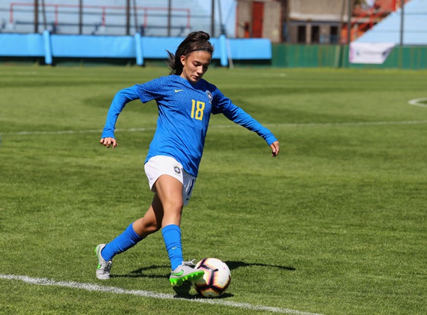 Júlia Beatriz quer esquecer ano de lesões e mira retorno à seleção sub-20