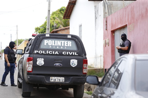 Operação cumpre mais de 60 mandados contra quadrilha suspeita de roubo e furto de veículos