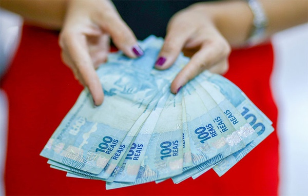 Orçamento define salário mínimo de R$ 1.031 em 2020