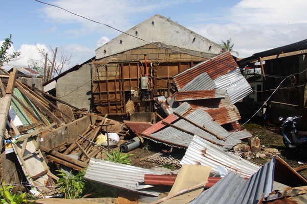 Tufão Phanfone, Arrasa, Região, Central, Natal