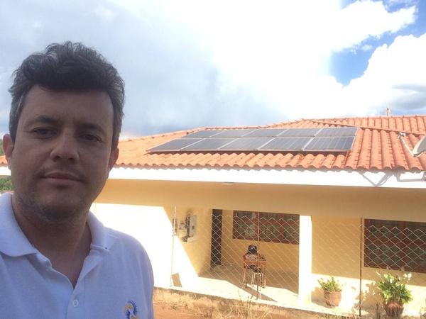 Humberto Jantim Neto produz a própria energia com paineis solares, na cidade de Piedade, interior de São Paulo