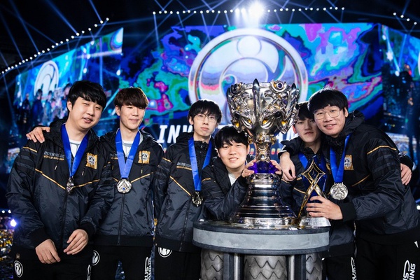 Invictus Gaming, equipe chinesa que venceu o Mundial de League of Legends de 2018