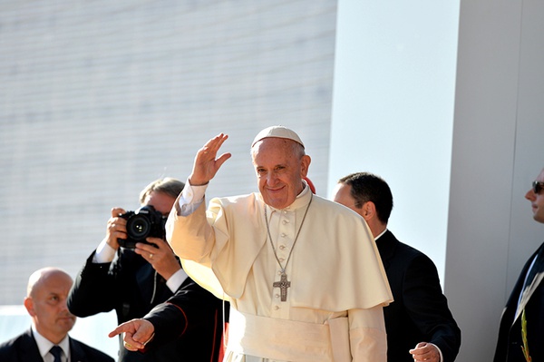 Papa apresenta 21 propostas para deter abuso sexual