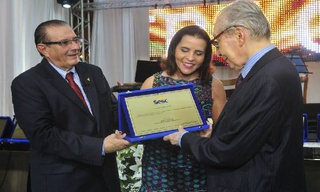 Valdeci Cavalcante presta homenagem ao ministro Reis Veloso