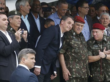 Ordem de celebrar golpe é criticada até por apoiadores de Bolsonaro