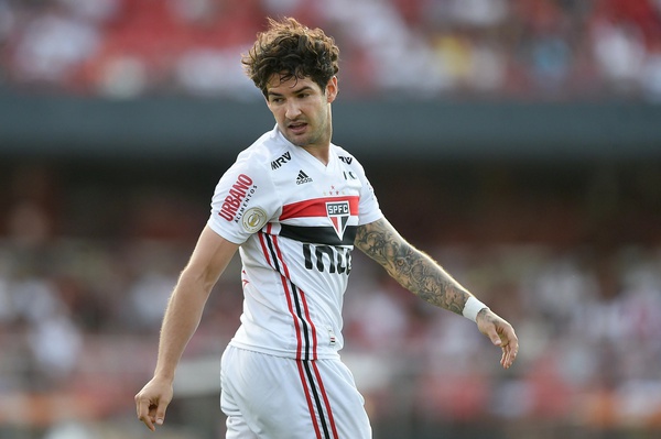 Alexandre Pato atuou como centroavante em sua estreia contra o Botafogo