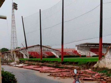 Chuva derruba muro de estádio e ameaça semifinal em Piripiri