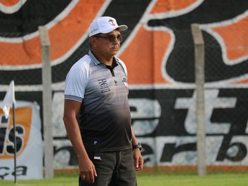 Flávio Araújo, técnico do River-PI —