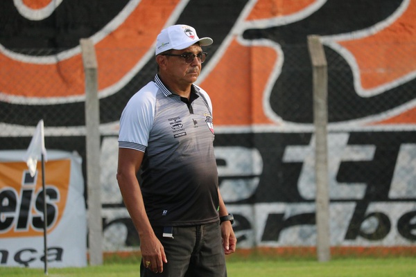 Flávio Araújo, técnico do River-PI —