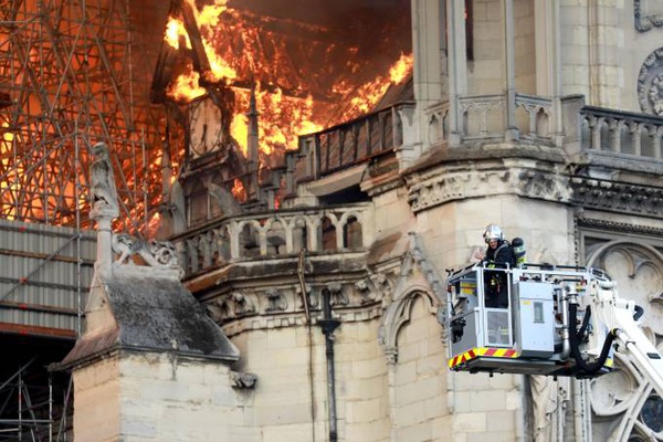 Notre Dame: incêndio que durou cerca de 12 horas derrubou o ponto mais alto da catedral