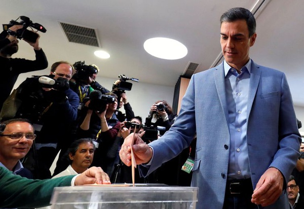 O primeiro-ministro Pedro Sánchez vota em Pozuelo de Alarcón