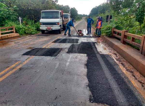 Operação tapa-buraco prepara rodovia para Semana Santa