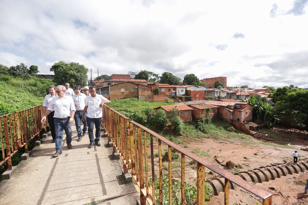 Prefeito Firmino Filho faz nova visita ao bairro Parque Rodoviário