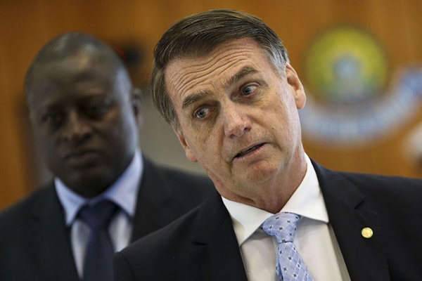 Bolsonaro sanciona projeto que anistia partidos políticos