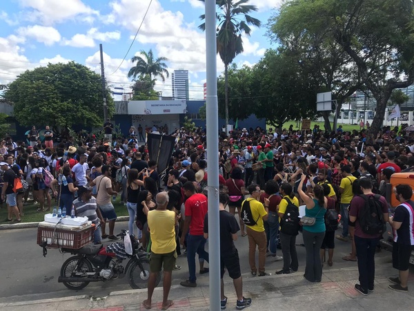 Concentração do protesto na Educação no Cepa, em Maceió
