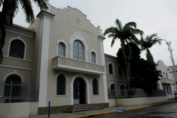 Fachada da escola reformada