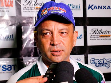 Kobayashi troca de clube e Floresta perde treinador antes de enfrentar o River