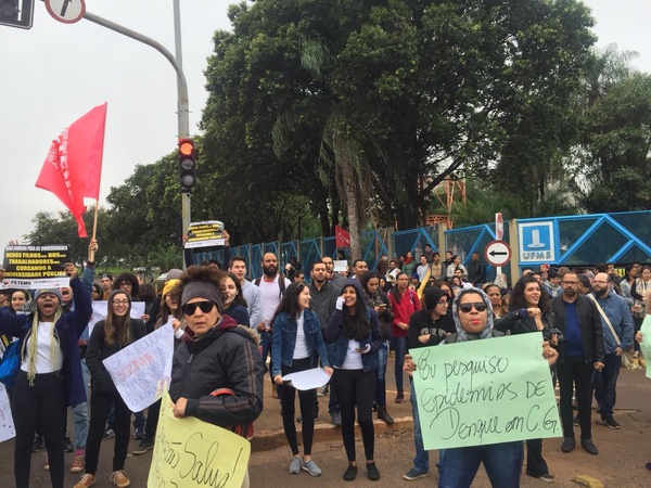 Manifestação na UFMS, em Campo Grande