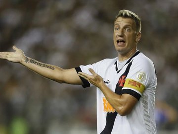 Maxi López foi o capitão do Vasco no jogo contra o Avaí
