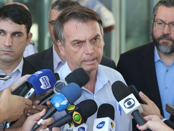 Presidente Bolsonaro e ministros avaliam reflexos da crise venezuelana.