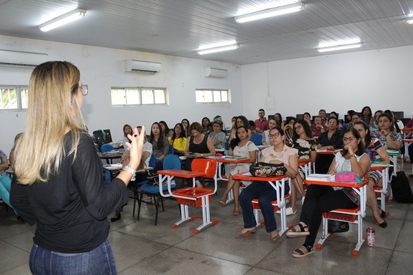 Técnicos da SEMEC reunidos para planejamento de ações