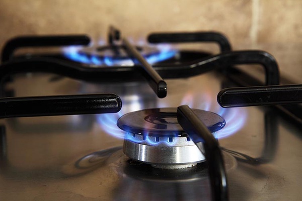 Preço do gás de cozinha pode cair até 50%, diz ministro
