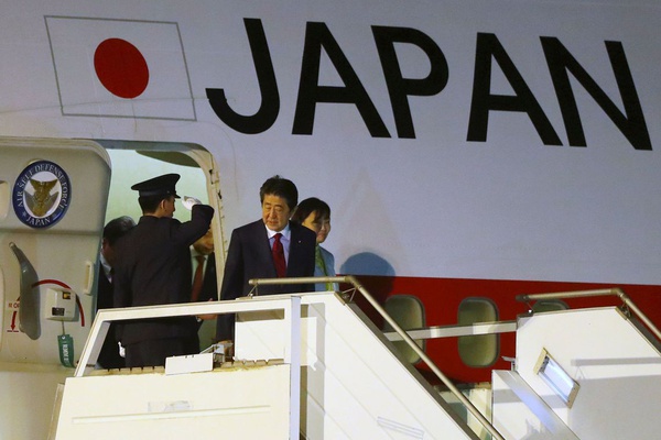 Primeiro-ministro do Japão faz visita histórica ao Irã