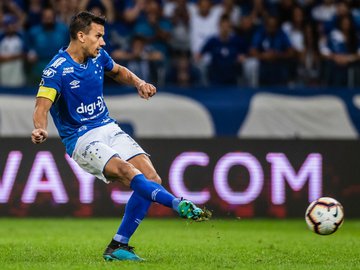 Henrique perdeu primeiro pênalti do Cruzeiro em disputa com River Plate na noite desta terça-feira