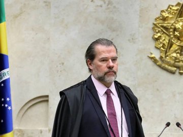 Julgamento foi interrompido para aguardar voto de Celso de Mello, que estava ausente, mas a maioria dos ministros do STF afirmou que a Constituição Federal proíbe a redução de salários dos servidores
