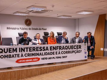 Magistrados e delegados fazem ato contra Lei de Abuso de Autoridade