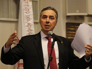 Ministro do STF arquiva ação de presidente da OAB contra Bolsonaro