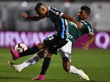 Palmeiras toma virada do Grêmio e cai nas quartas da Libertadores