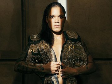 Amanda Nunes segue Ronda, Miesha, McGregor e Jones e posa nua