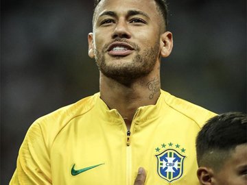 Com Neymar só no 2º tempo, Brasil joga mal
